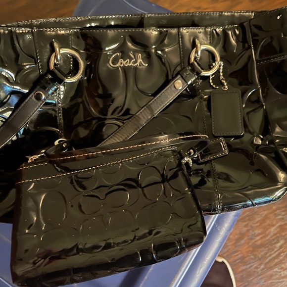 Coach - Picture 2 of 13